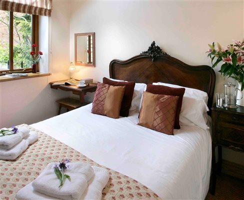 Comfy double bed with cool cotton sheets and ensuite bathroom